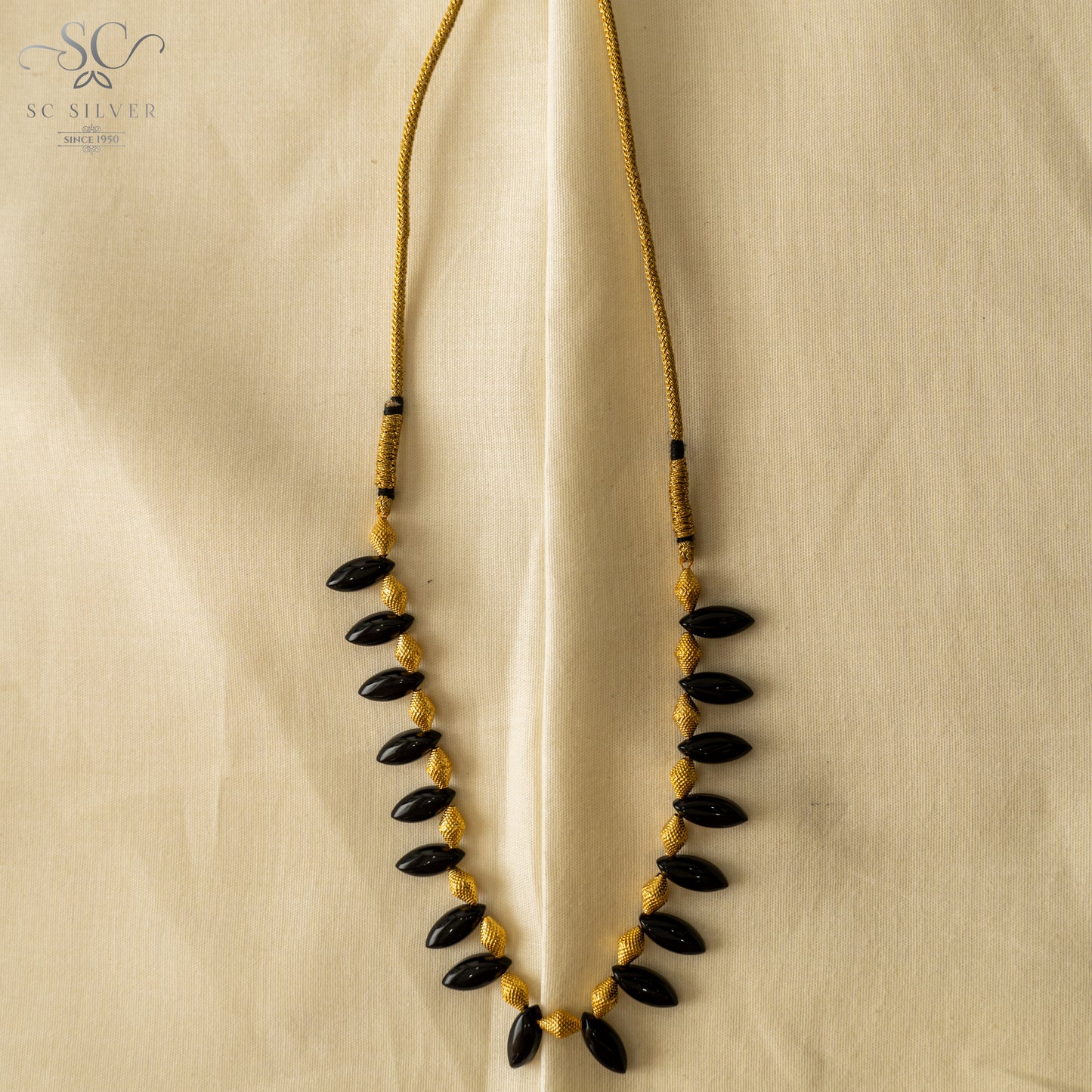 Black modern necklace (0.85)