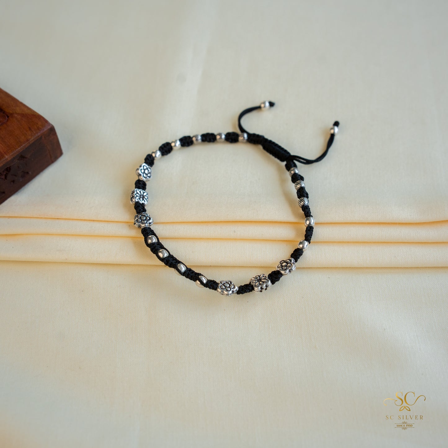 FLOWER BEADS SILVER THREAD ANKLET