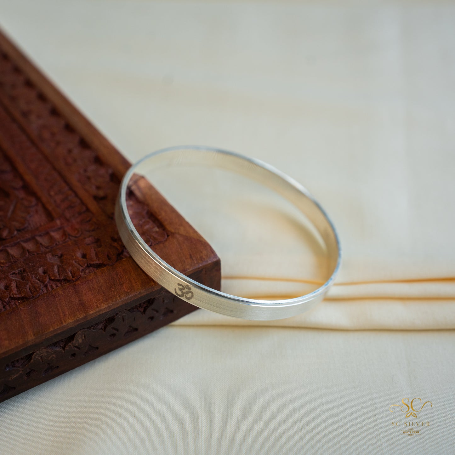 OM SHREE SWASTIK ENGRAVED KADA (REGULAR)